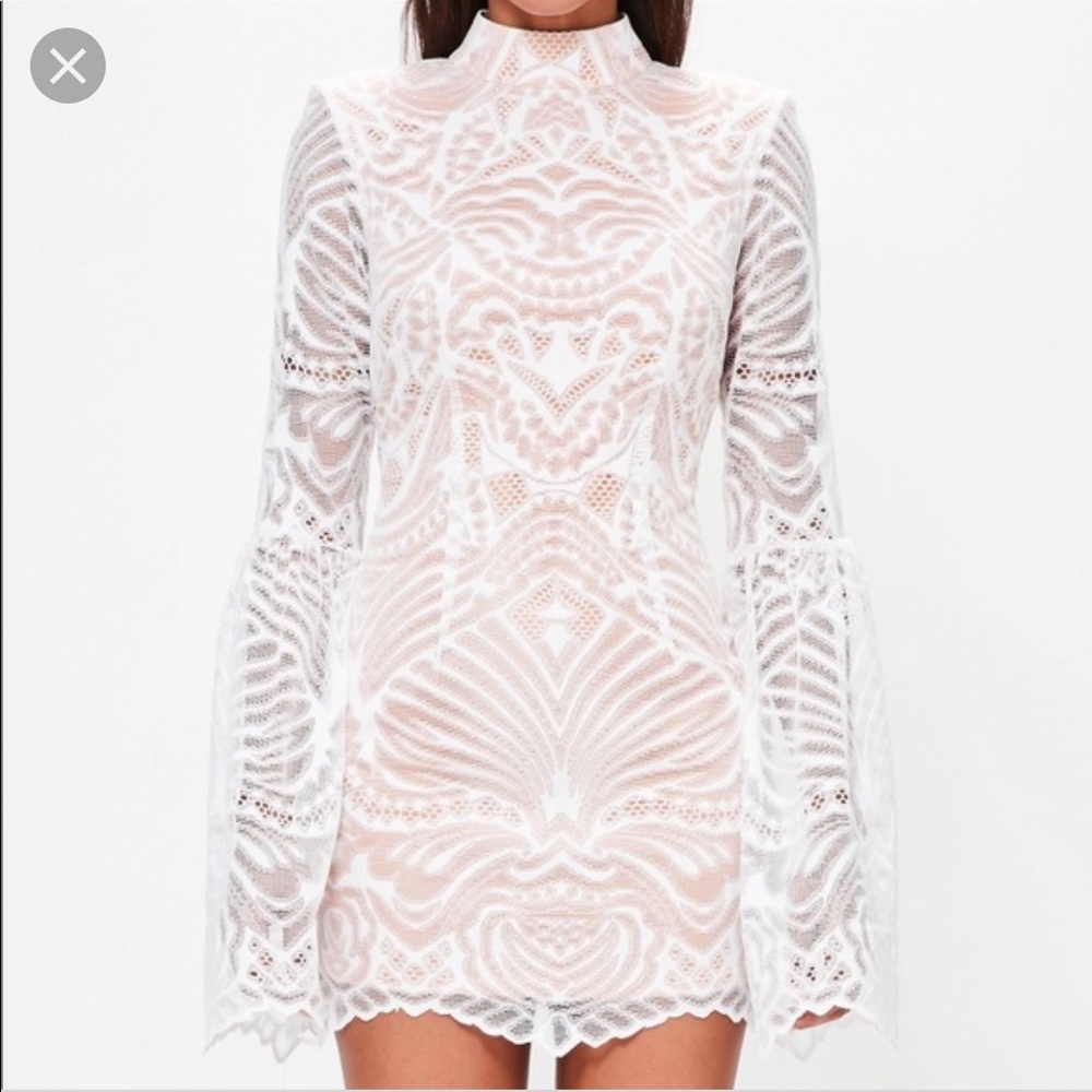 Gorgeous white lace mini dress. (UK 10, USA 6)